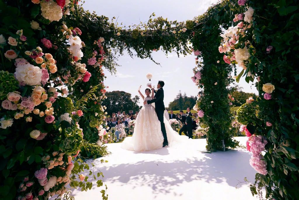 高甜张若昀唐艺昕大婚现场相恋10年只想与你笑一辈子