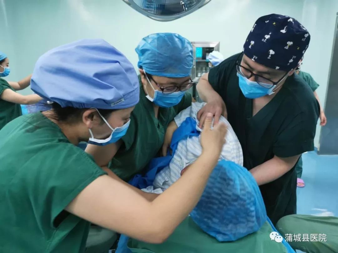 有温度的蒲医人聋哑患者手术医护纸笔对话