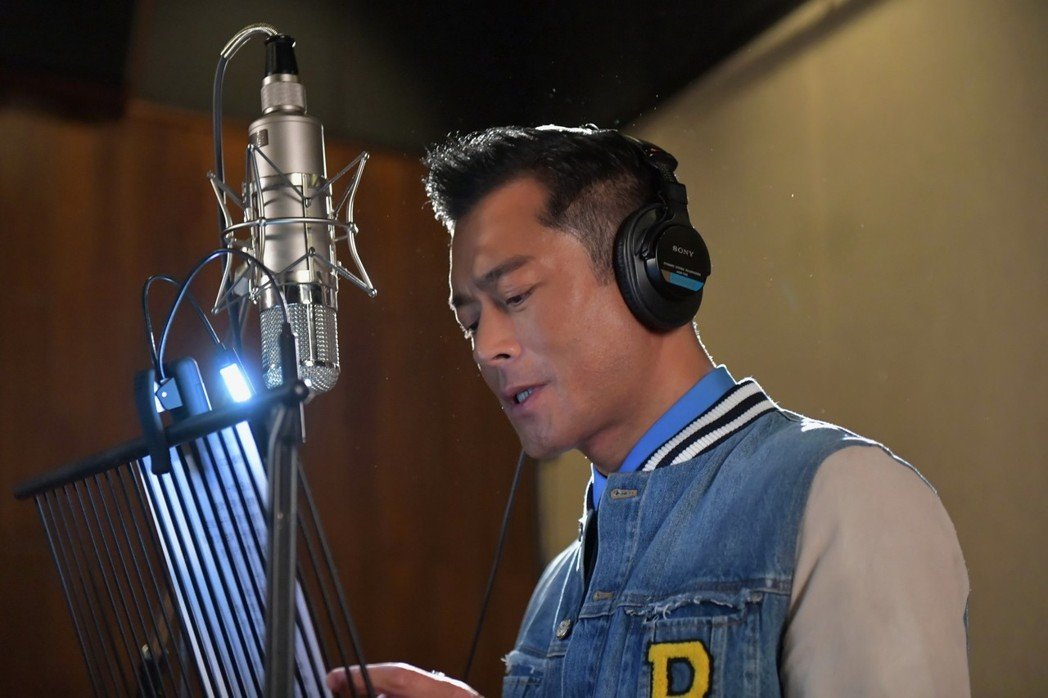 刘德华写歌叫古天乐给意见,古仔说:"不要玩我啦,我唱歌是零分啊"