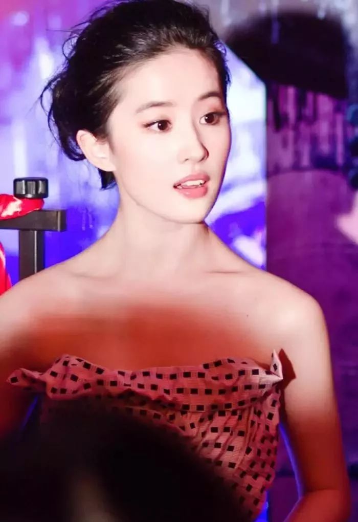 这是一篇美图欣赏文刘亦菲的惊艳抓拍