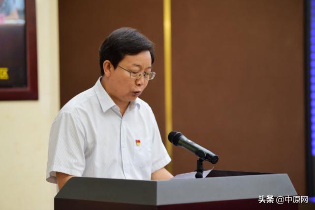 乔耸▲金水区经八路办事处党工委书记 李华▲二七区解放路办事处民主