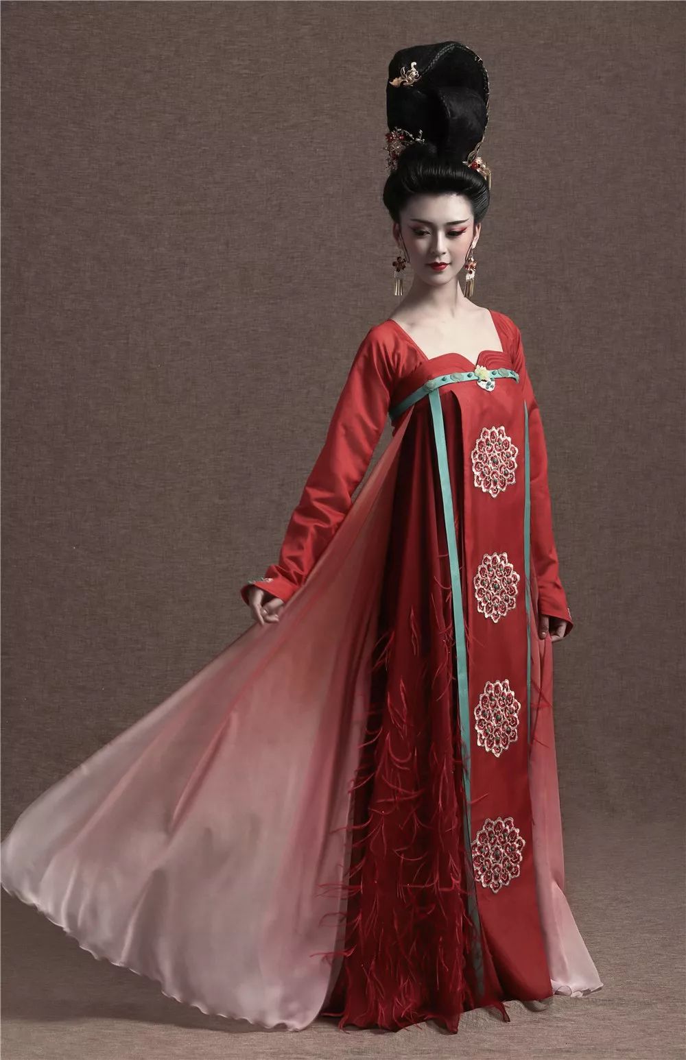 崔晓东戏剧影视舞台服装设计作品集