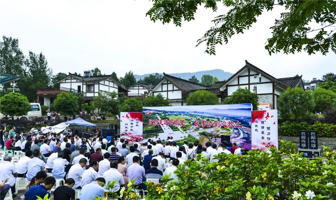 豆腐渣工程干部拒拆旧这场坝坝会把羞事摆出来说