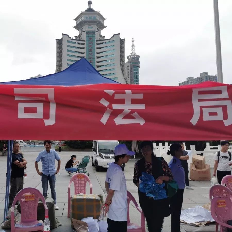 贵阳市禁毒办副主任,各区(市,县)政法委书记和禁毒办主任,双龙航空港