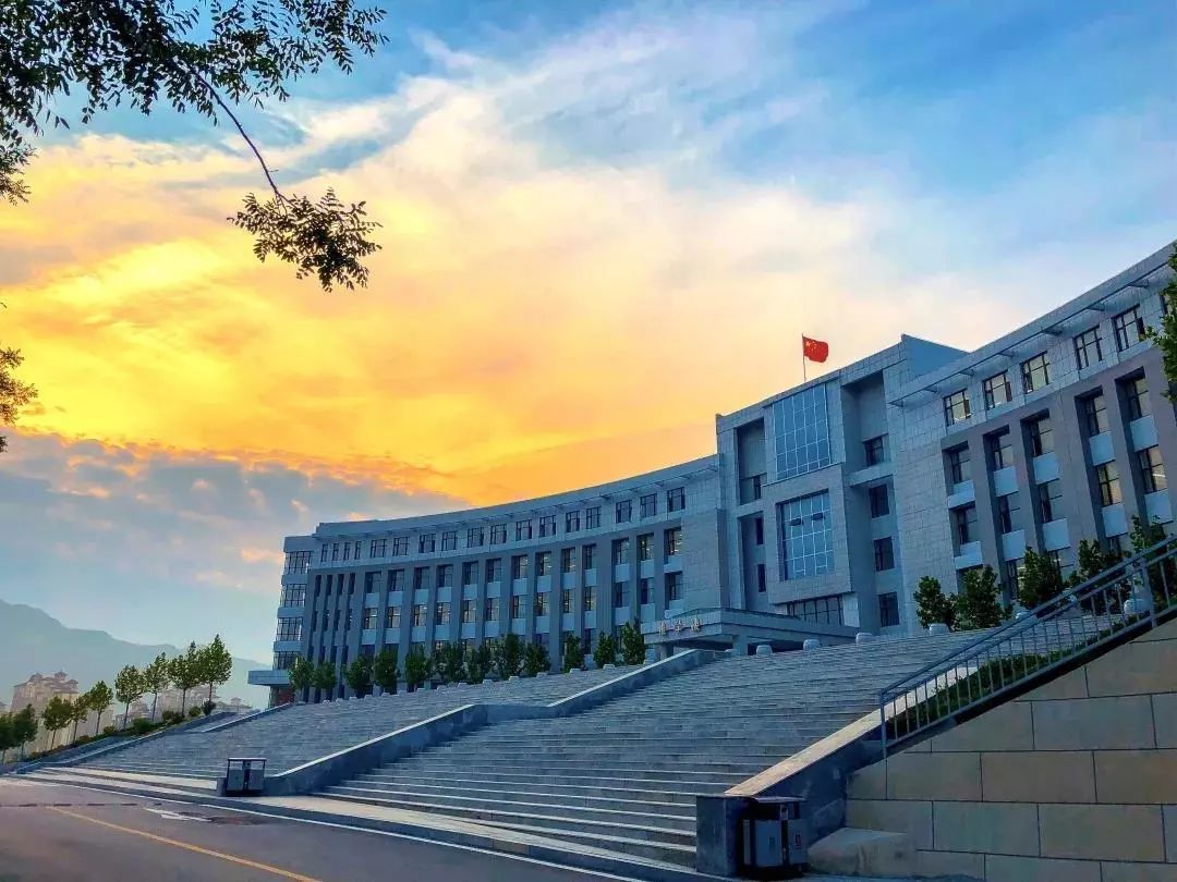 大连财经学院 豪华图片