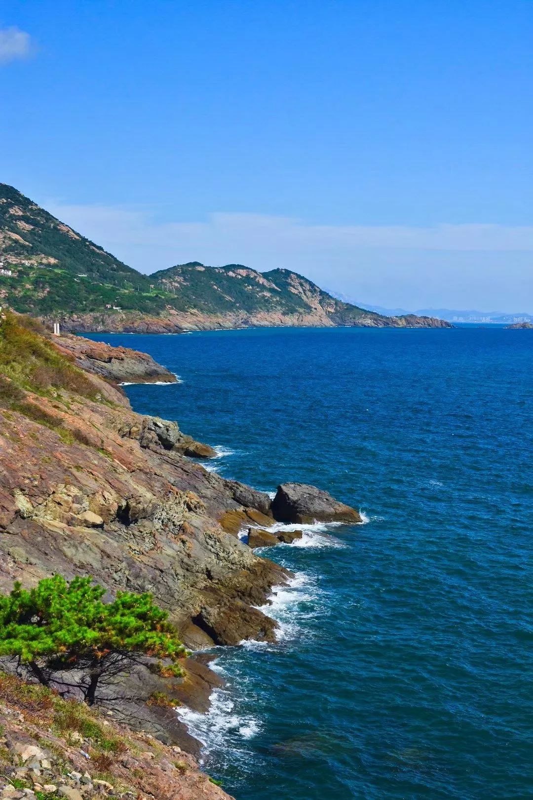 金沙滩踏浪醉美海岛灵山岛