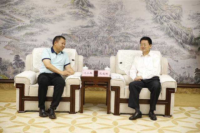 重庆市两江新区官宣京东电器超级体验店落户保税港