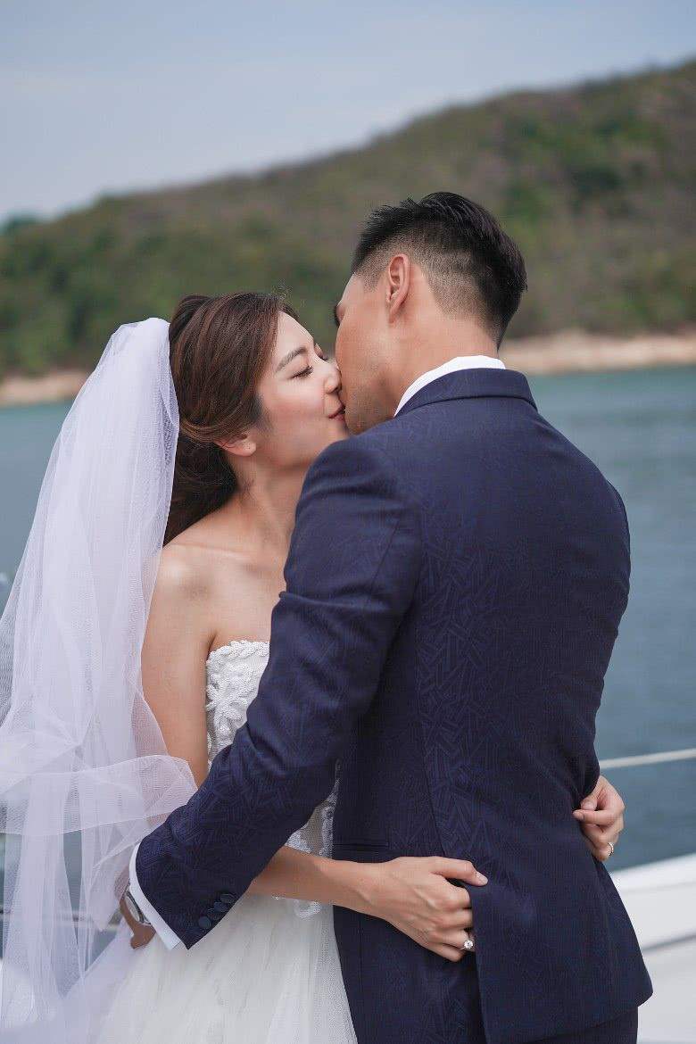 又一对模范夫妻!陈展鹏全力赚钱赶超陈豪,单文柔复工帮补家用