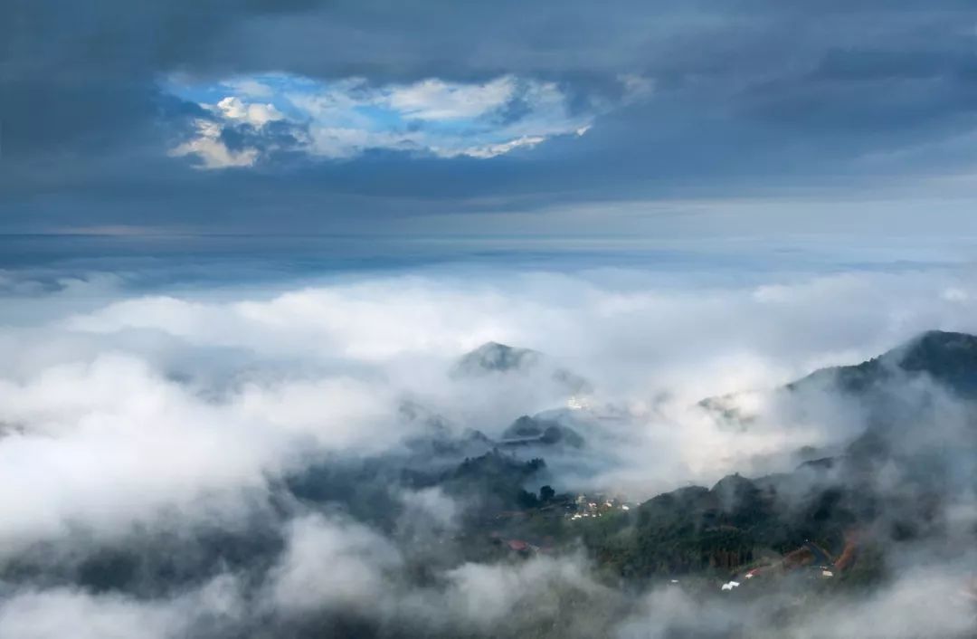 烟雨六月!这个地方云雾氤氲,宛如一幅山水田园画