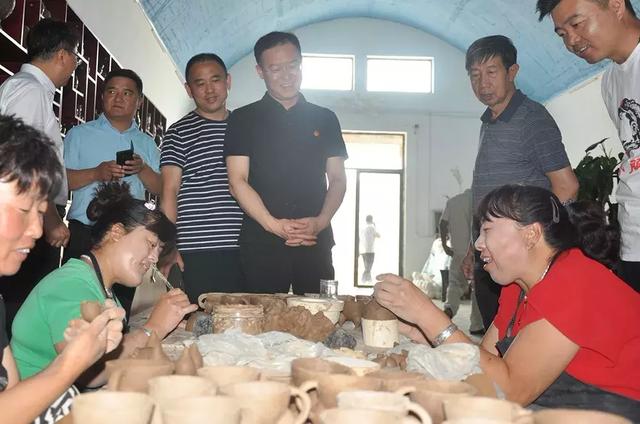 丁国栋强调,团省委开展的"双争双兴"工程是指山西青年要争当乡村产业
