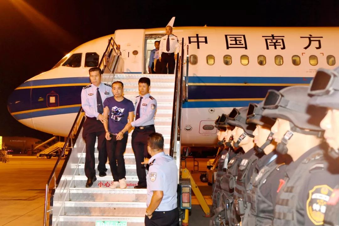 我省警方从泰国引渡跨境贩毒头目抓获21人