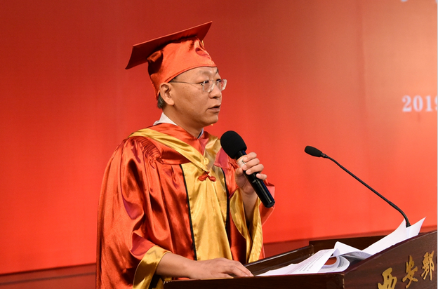 爱己爱家爱校爱国校长范九伦在2019届学生毕业典礼上的讲话