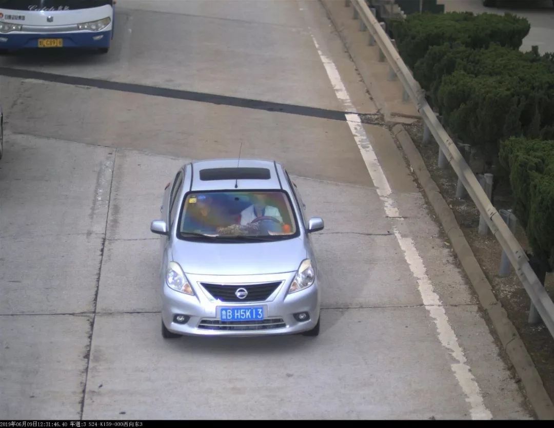 曝光鲁u66822鲁kx113w你们被抓拍啦