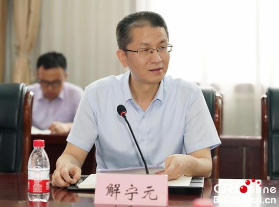 西安市高陵区委副书记区长解宁元借助外媒视角让高陵走出去助力农业