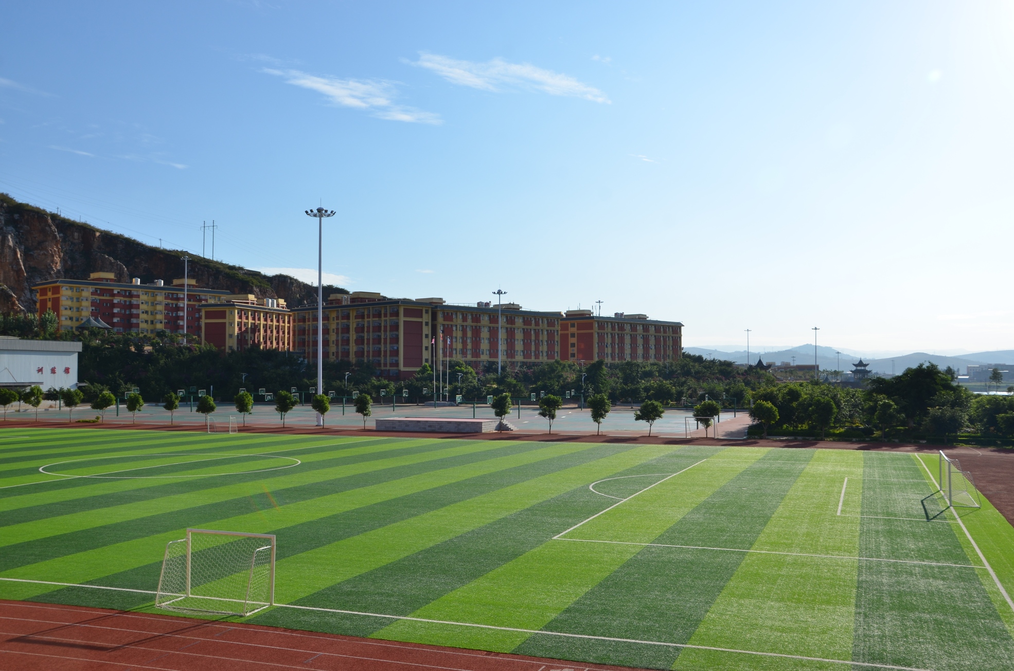 砚山县建水实验中学图片