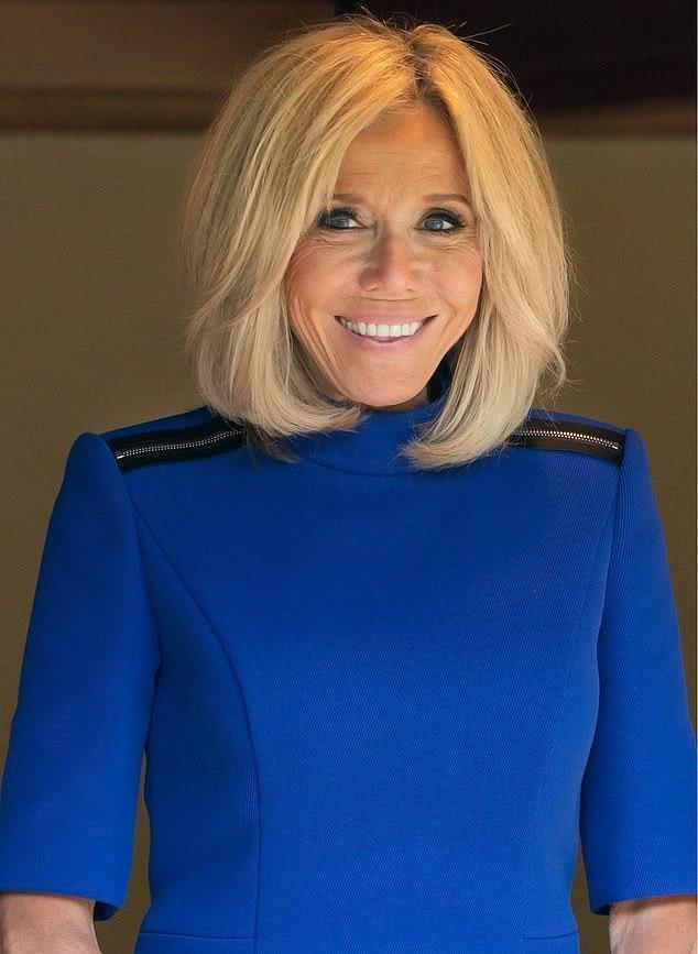 日本雅子皇后和法国第一夫人同框比美66岁布丽吉特穿蓝裙赢气场