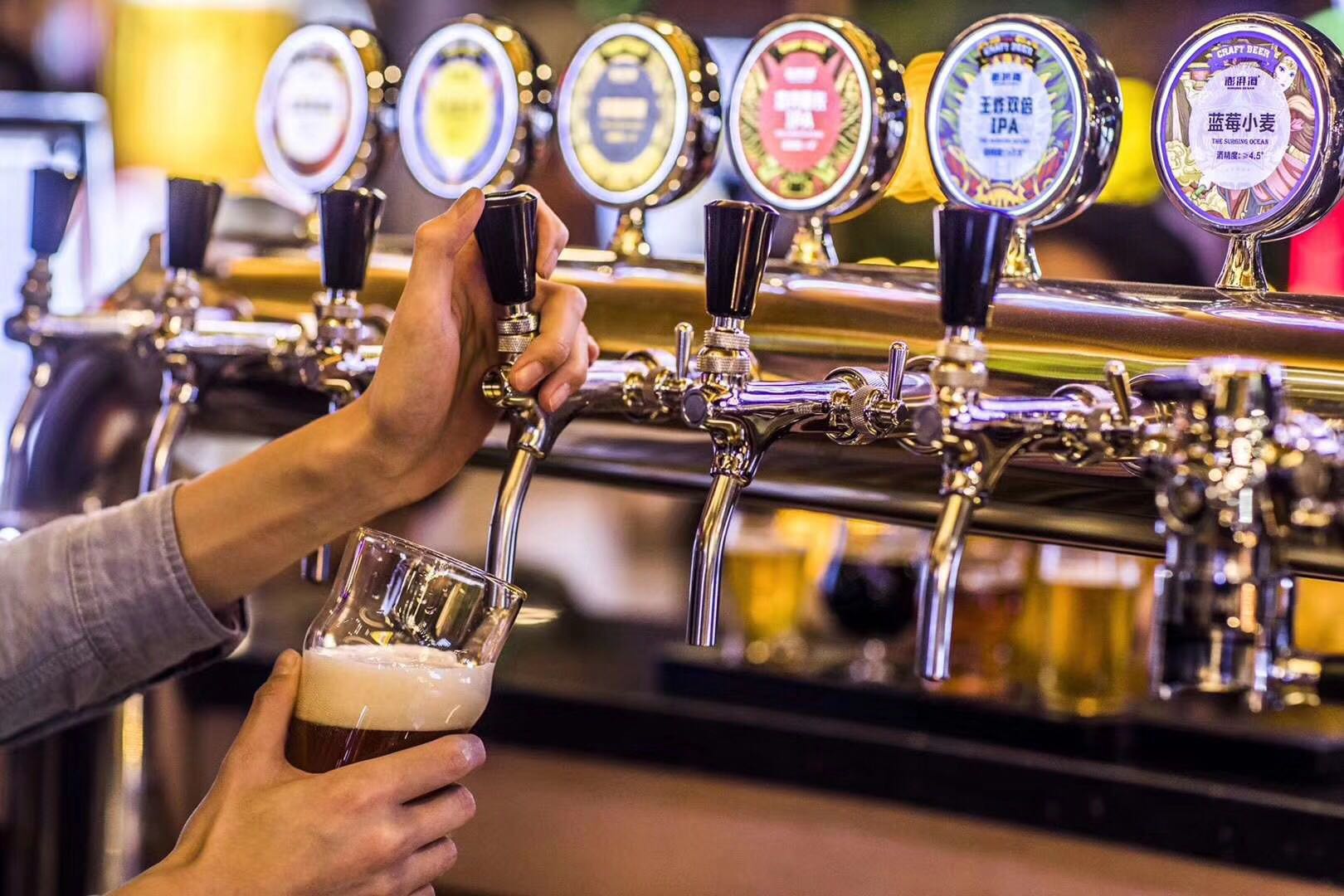 开一间酒吧是不是必须要做一个精酿啤酒吧