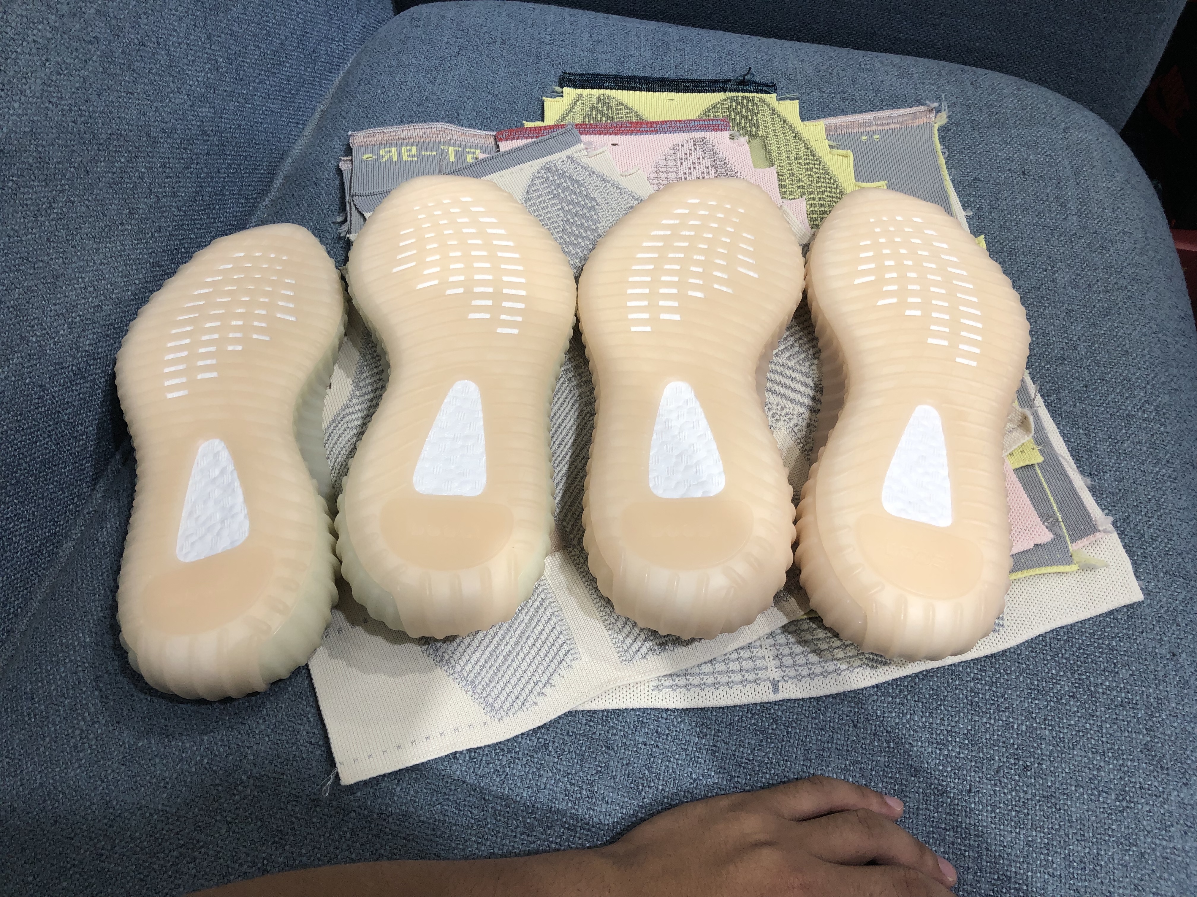 yeezy350纯原  h12godkiller yeezy 350 kaws鞋带