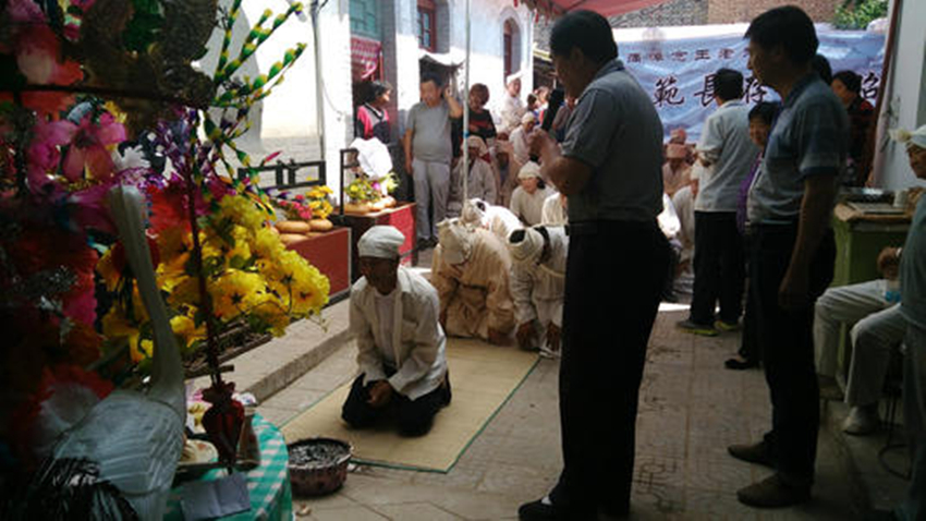 给死人祭拜手势图图片