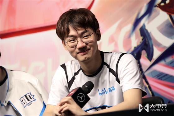 lol-lpl采访kuro:pray复出可能现在会后悔,但希望他坚持下去!