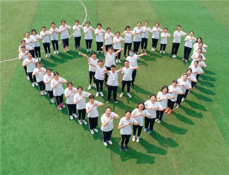 2019年萌娃毕业照大集锦从幼儿园到高中从萌翻到美翻