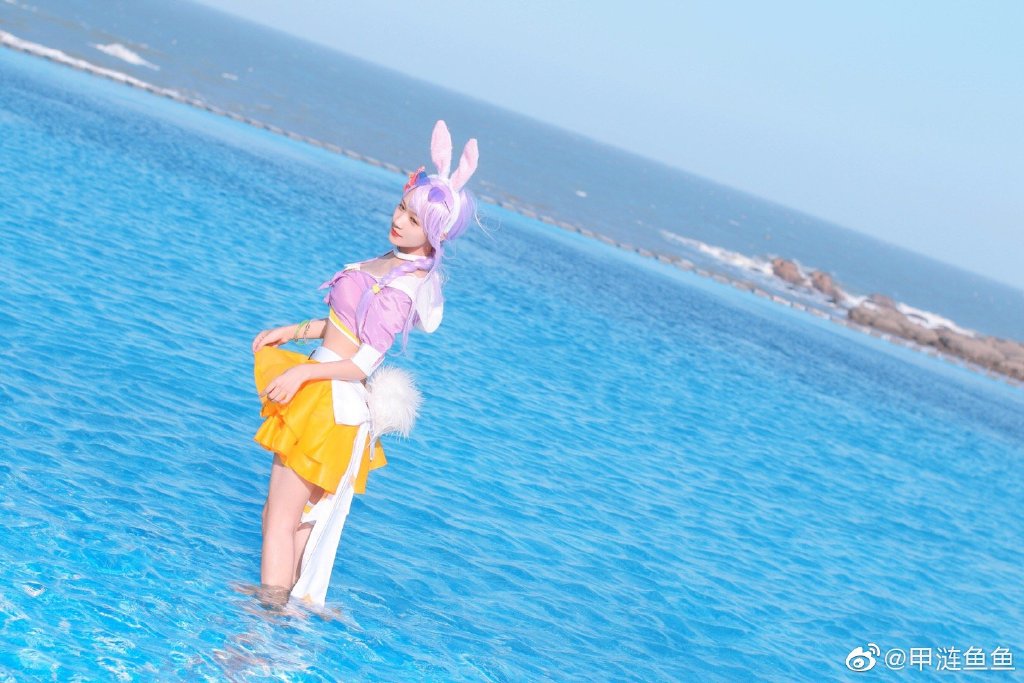 清纯女玩家cos公孙离绝妙夏日色调配泳装比海更深比天更蓝