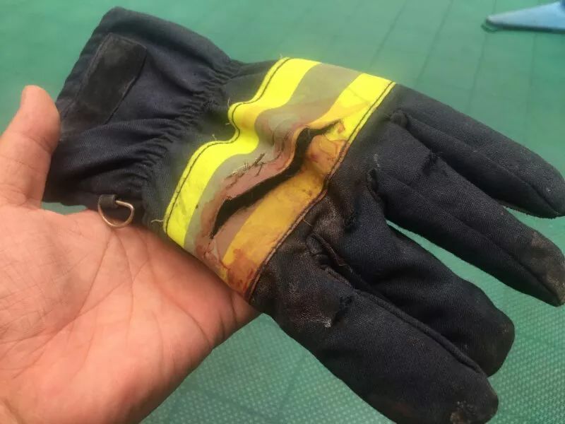 消防战士3D受伤图片图片