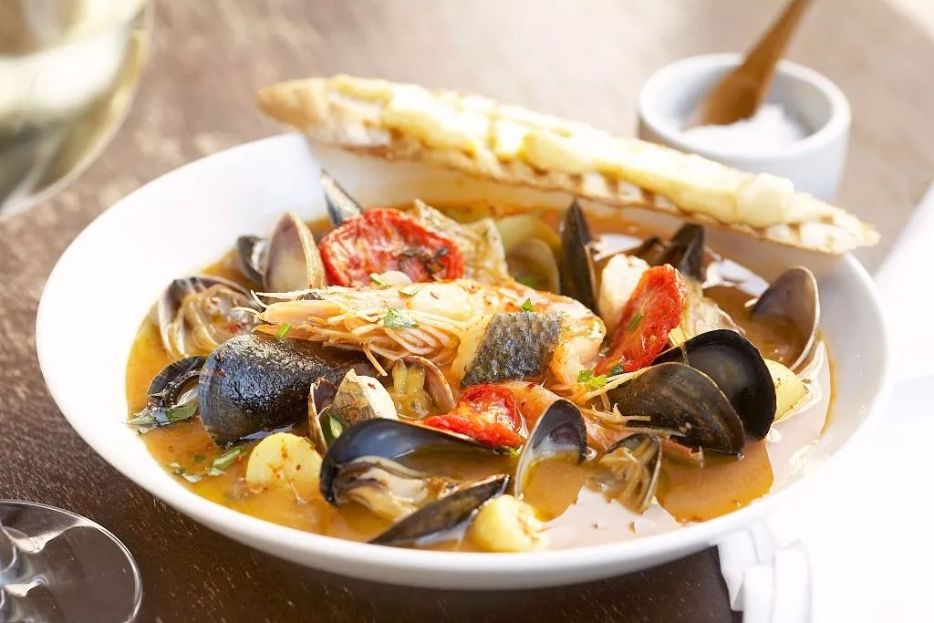 意式的海鲜汤虽然和国内的不太一样,但用的也都是他们常见的食材,属于