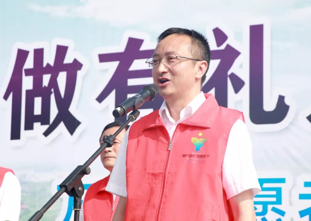 县委书记张晓峰宣布活动启动,县委副书记,县长祝建东致辞,县领导周中