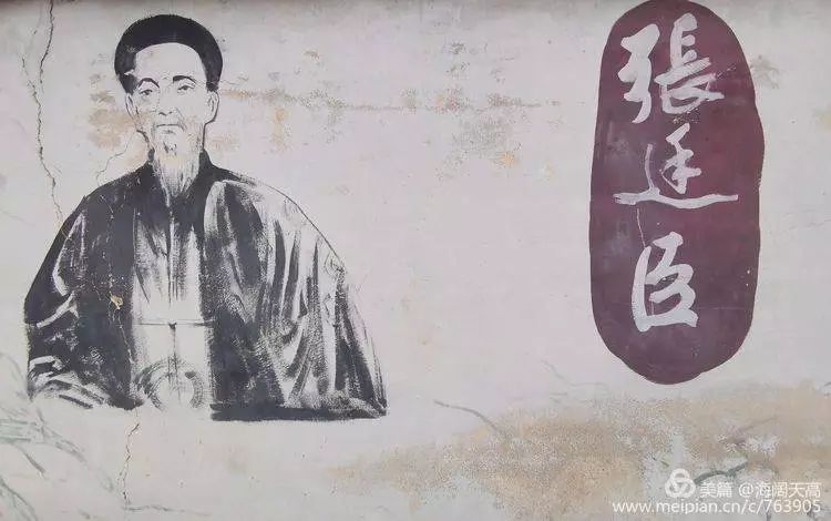 近现代也是名人辈出,在百草园对面的围墙上,绘有郎岱名人榜,一并拍了