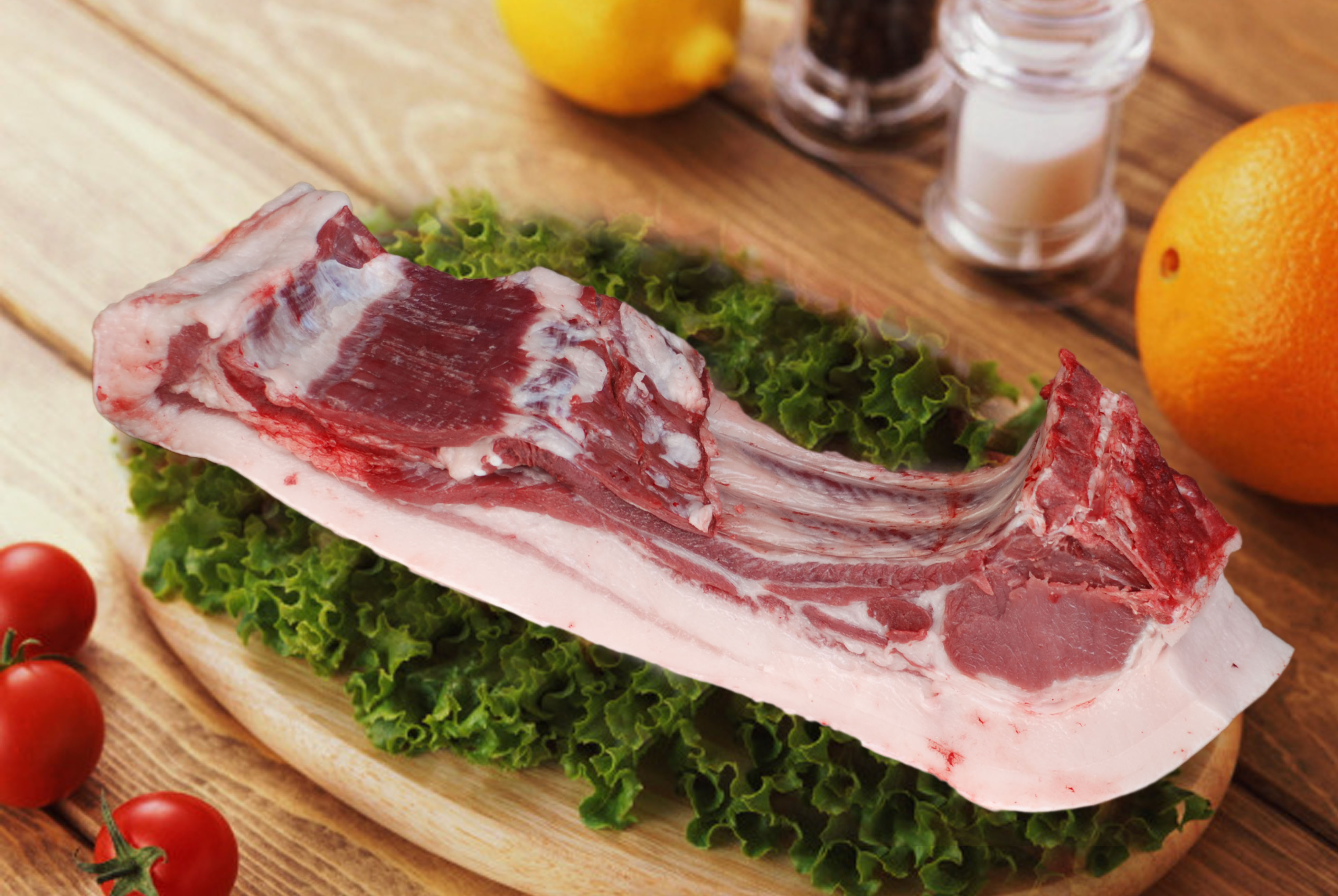 梦卖肉,主结良缘,吉.  梦见上熟肉,大吉.  梦见牛肉,吉;猪肉,忧病.