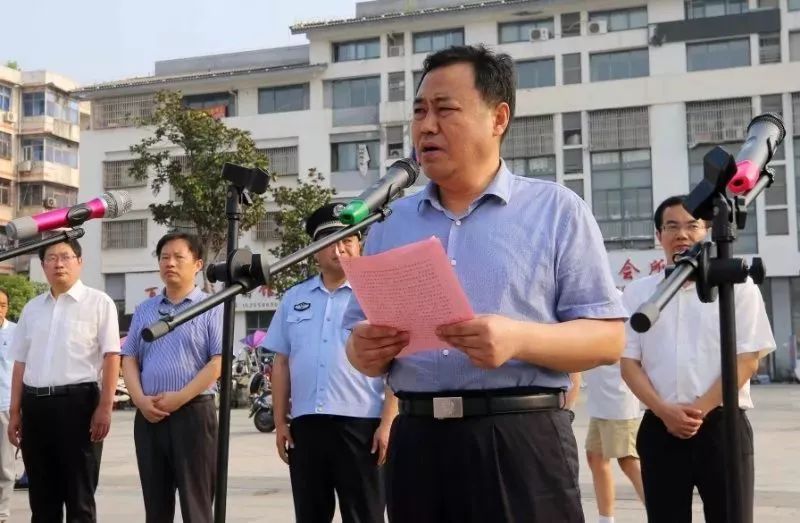 26国际禁毒日集中宣传活动6月26日,临泉县在姜子牙广场举行增强人民