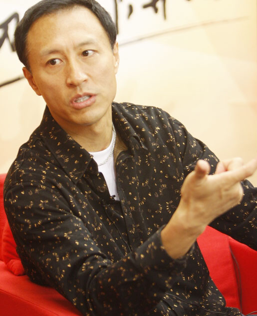 小飞机女驾驶不顾超载老警开直升机导航外国龙迷向陈国坤致敬