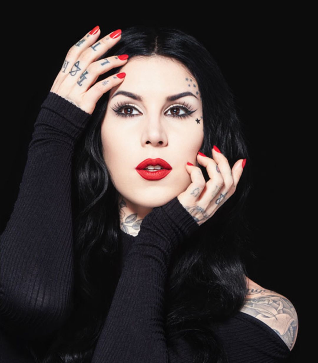 kat von d是一个美貌与技术并存的纹身师,因为真人秀 迈阿密刺青客>而