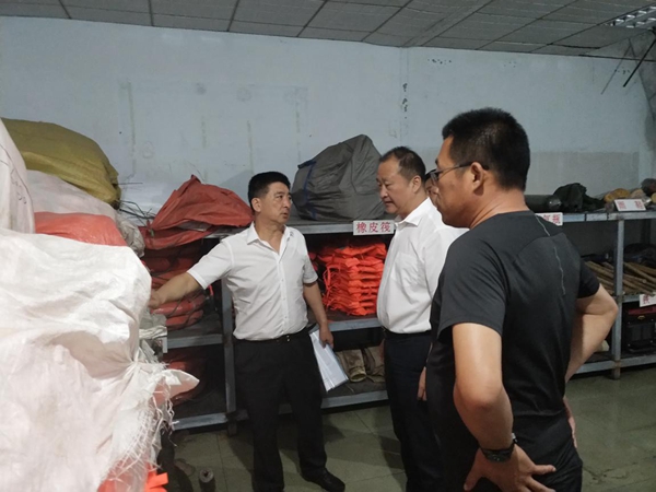 区长刘革锋赴桦皮厂镇开展工作调研