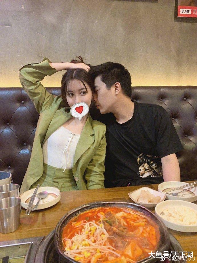 卢本伟被封杀后首次露面带女友出镜尽显幸福肥