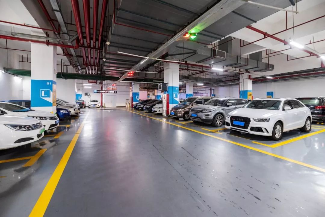 当爱车在停车场被剐蹭,别自认倒霉了!有办法!