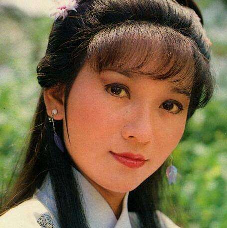 她曾和李连杰搭戏演初恋,当红时却出国发展,如今55岁成过亿富婆_丁岚