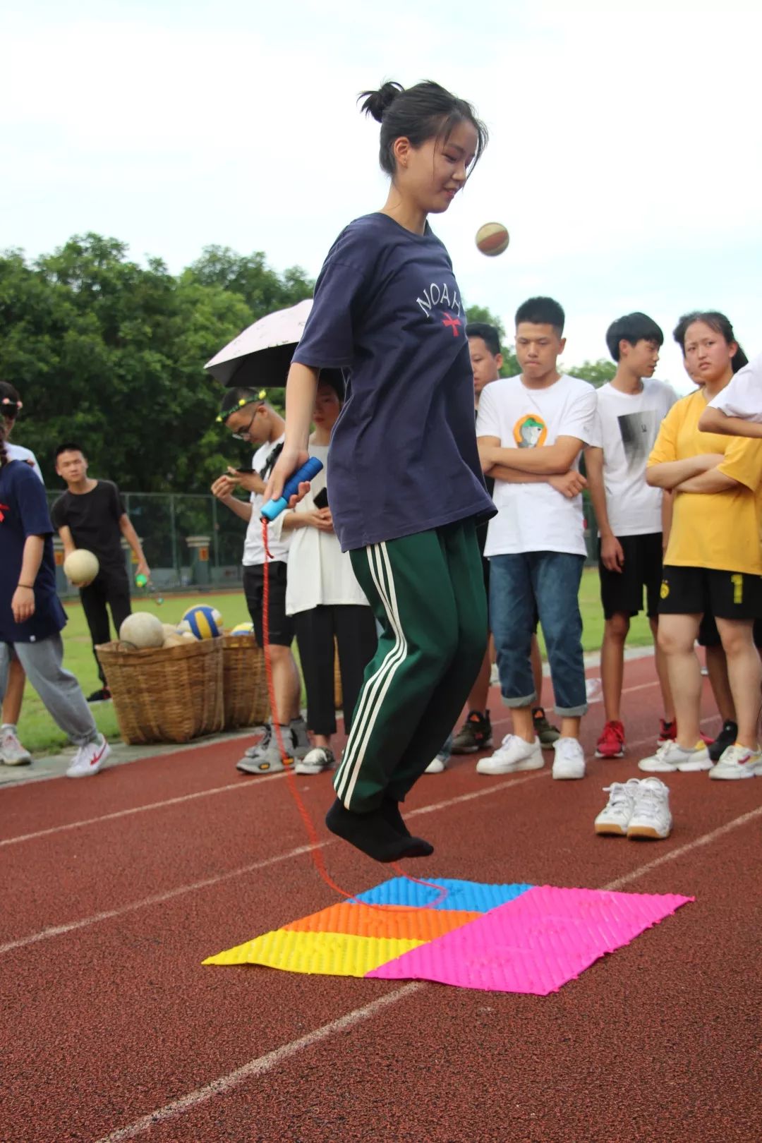 挥洒汗水,激扬青春——我校学生会趣味运动会成功举行