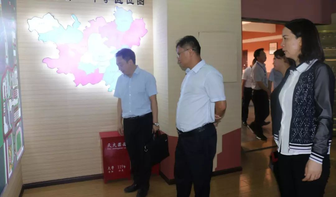南中61新闻播州区委书记陈松到南白中学调研