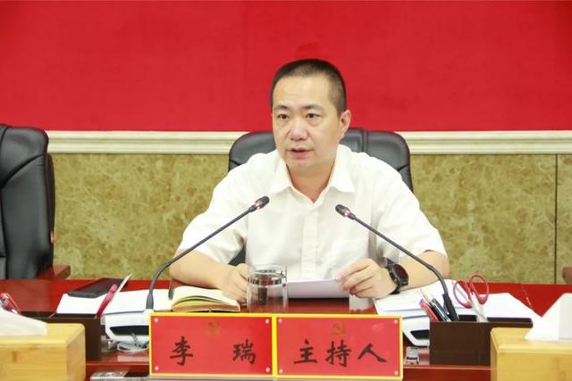 区委副书记薛昌柱,区委常委,区委宣传部部长卢代康,花溪文化旅游创新