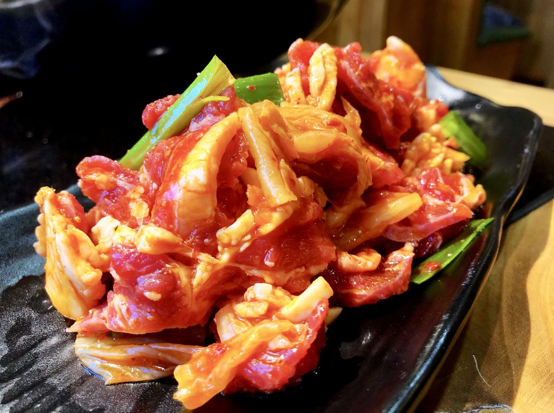 才20多块钱而且像这种齐齐哈尔拌肉形式的烤肉在通辽牛客家可以说是首