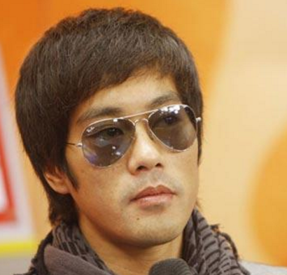 小飞机女驾驶不顾超载老警开直升机导航外国龙迷向陈国坤致敬