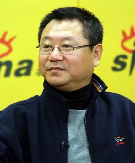 按师傅陈连仲的话说,范伟有两个重心,一个是顾家,还有一个就是演戏.