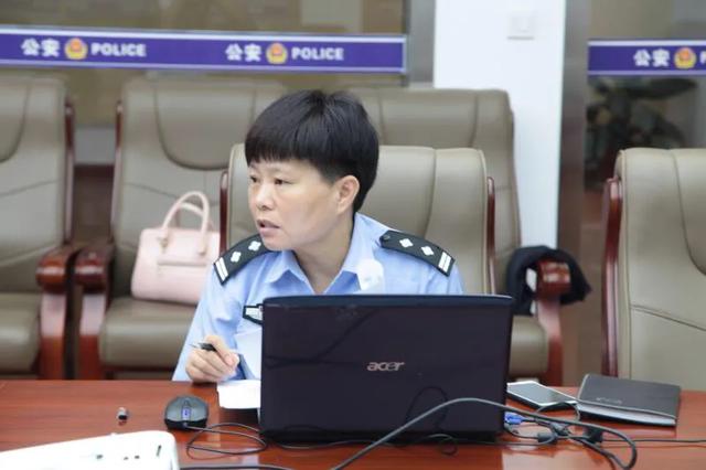 会上,户政科科长康晓红通报了近期各派出所流动人口和