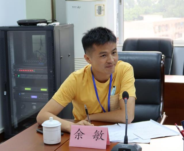 金鑫发言)在座谈会上,区经济和科技促进局副局长钟建峰汇报了我区2018