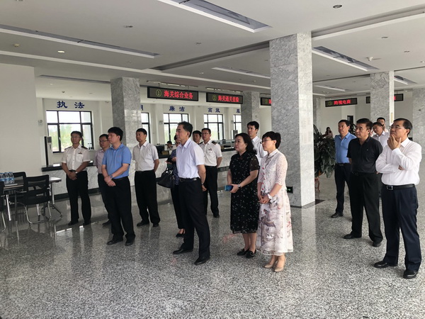 国家口岸办白石巡视员带领海关总署自治区口岸办和满洲里海关有关领导