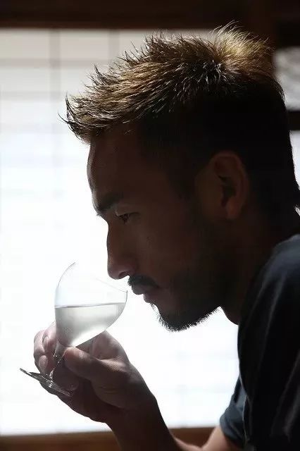 日本清酒大赏公布中田英寿为什么会和十四代掌门人站在一起