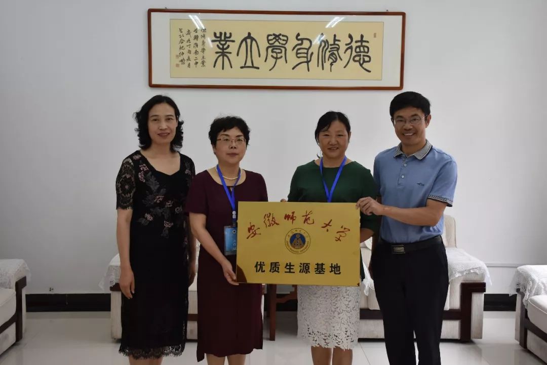 三分考七分报拜托了专家淮南二中成功举办2019年大型高招现场公益咨询