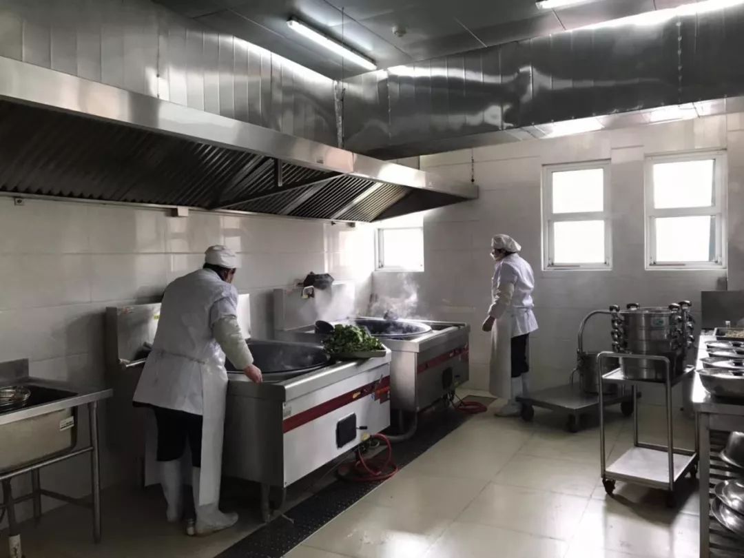 两年内全市学校幼儿园食堂实现明厨亮灶全覆盖